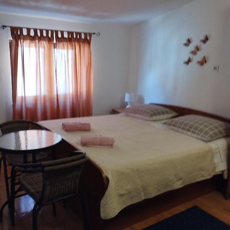 Guest House Gracijana Makarska Esterno foto